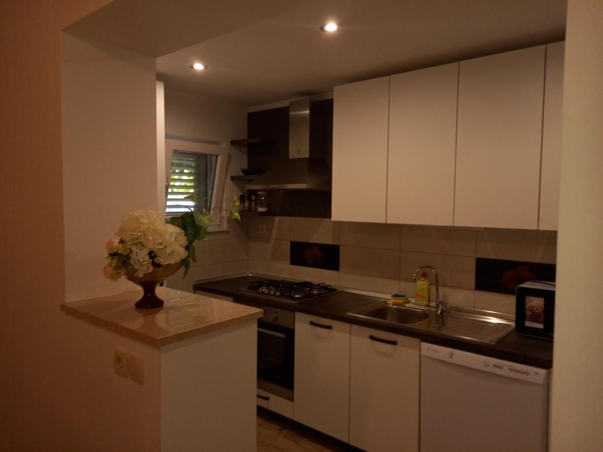 Loza-holiday Home,kuca Za Odmor Apartment