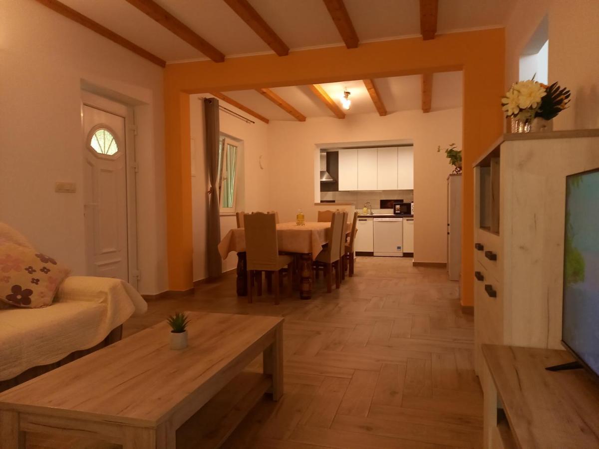Loza-holiday Home,kuca Za Odmor Apartment Srima